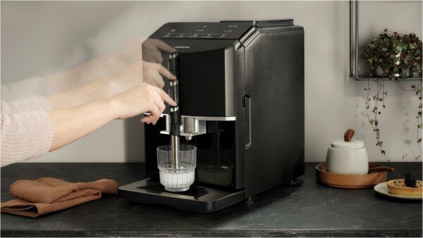 Siemens EQ 300 Kaffeevollautomat klavierlack schwarz – Image 10